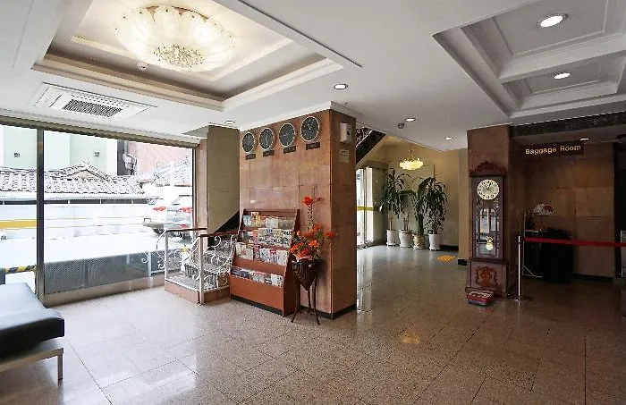 Crown Insadong 3*